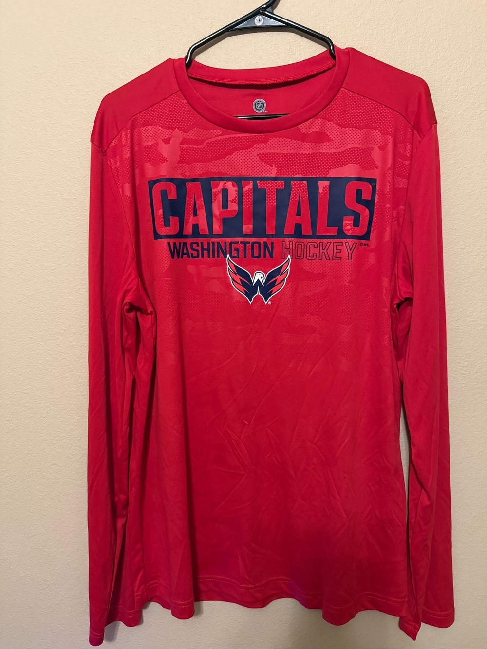 Washington Capitals NHL Men's Large Red Long Sleeve Shirt Camo Graphic NWOT